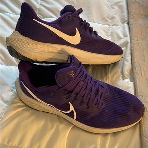 Nike Black and White Running Shoes